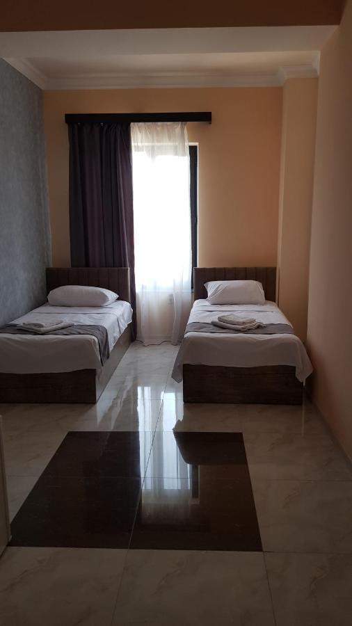 Rp Hotel Erevan Esterno foto