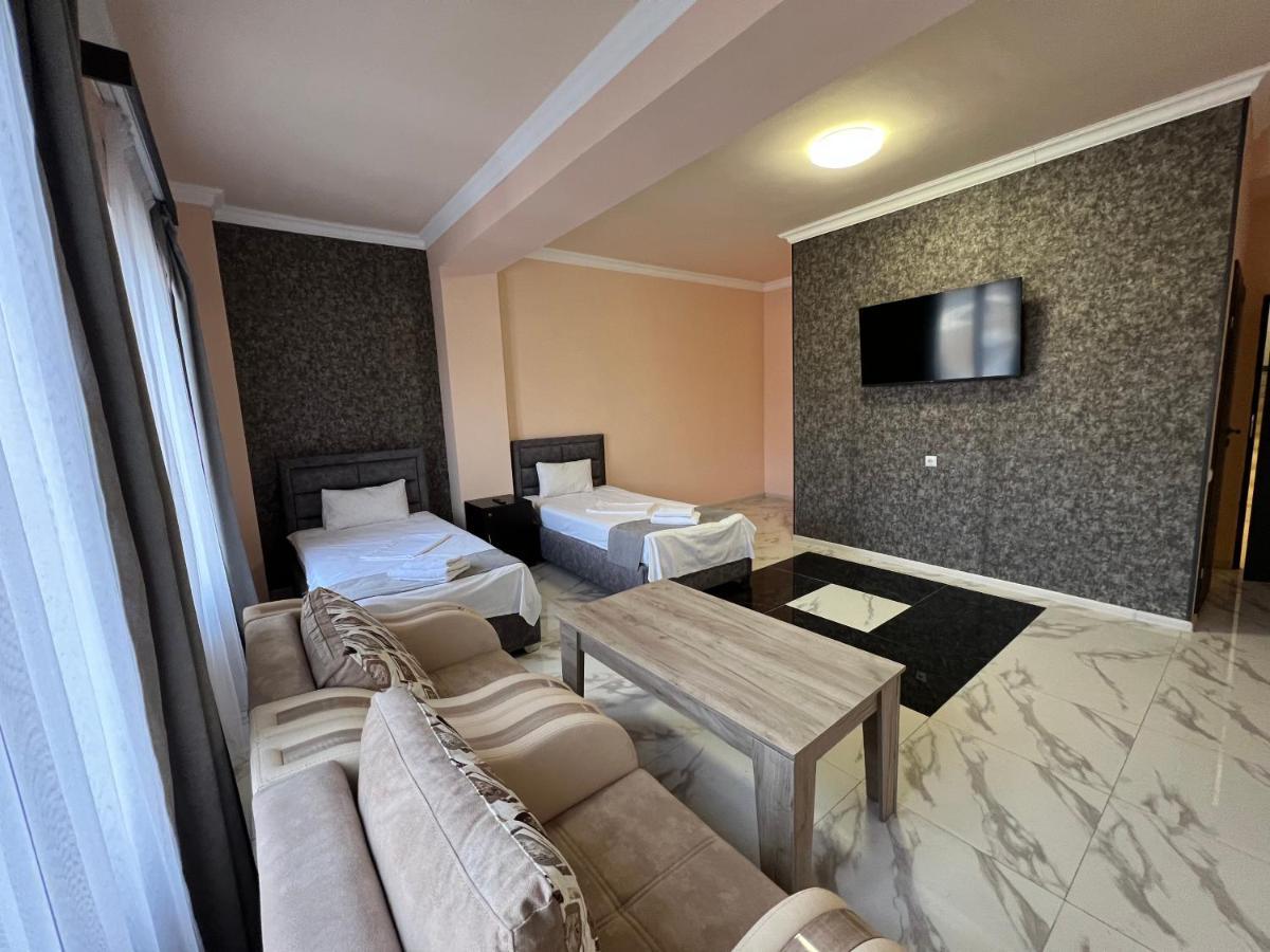 Rp Hotel Erevan Esterno foto