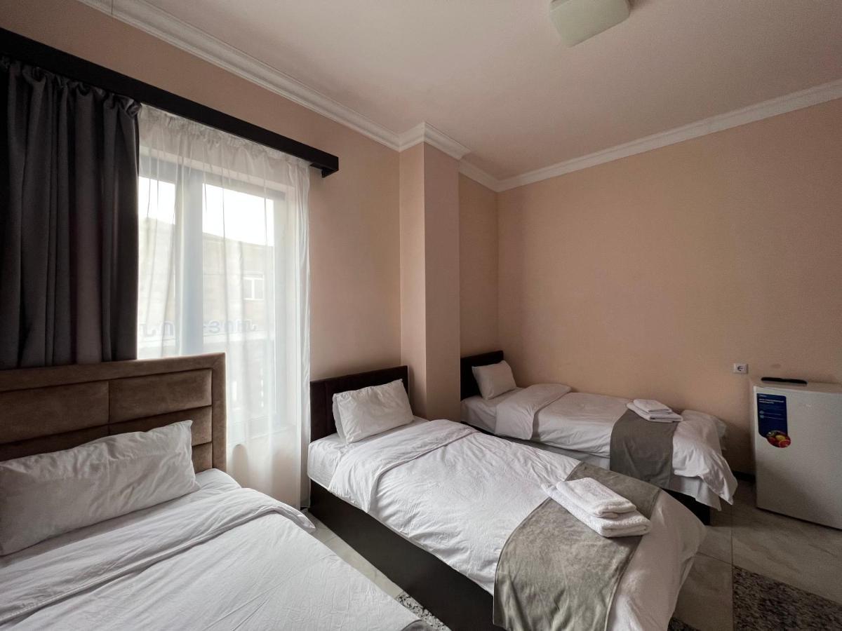Rp Hotel Erevan Esterno foto