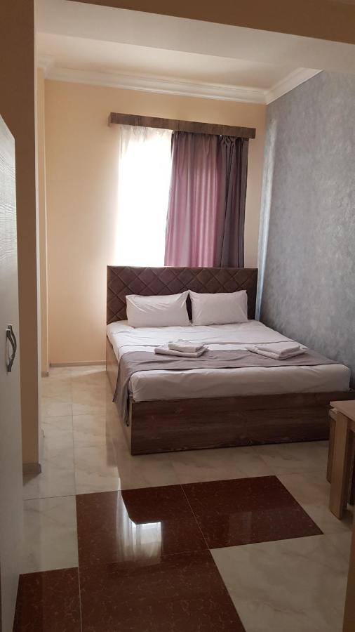 Rp Hotel Erevan Esterno foto