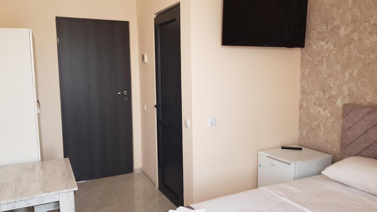 Rp Hotel Erevan Esterno foto