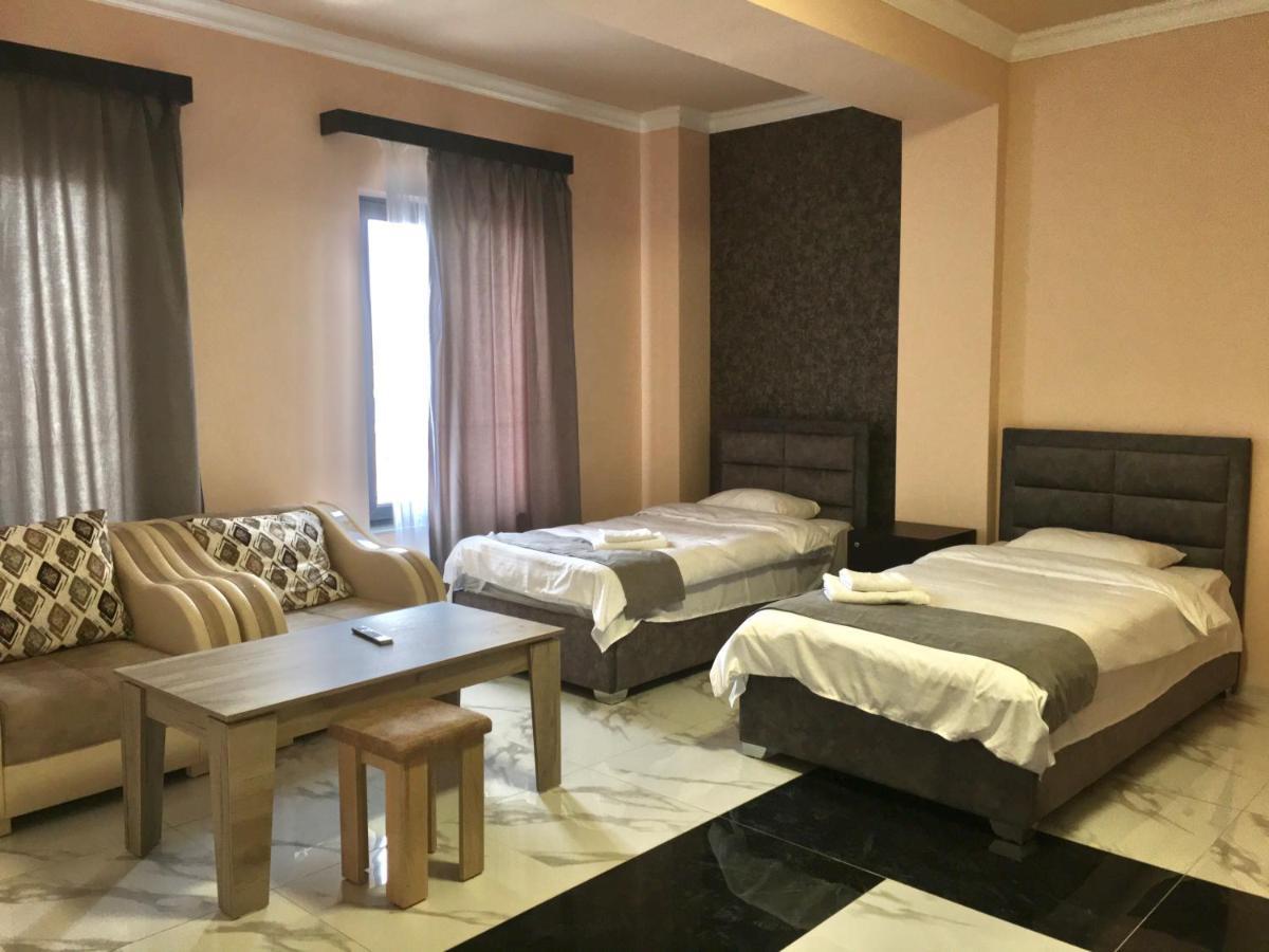 Rp Hotel Erevan Esterno foto