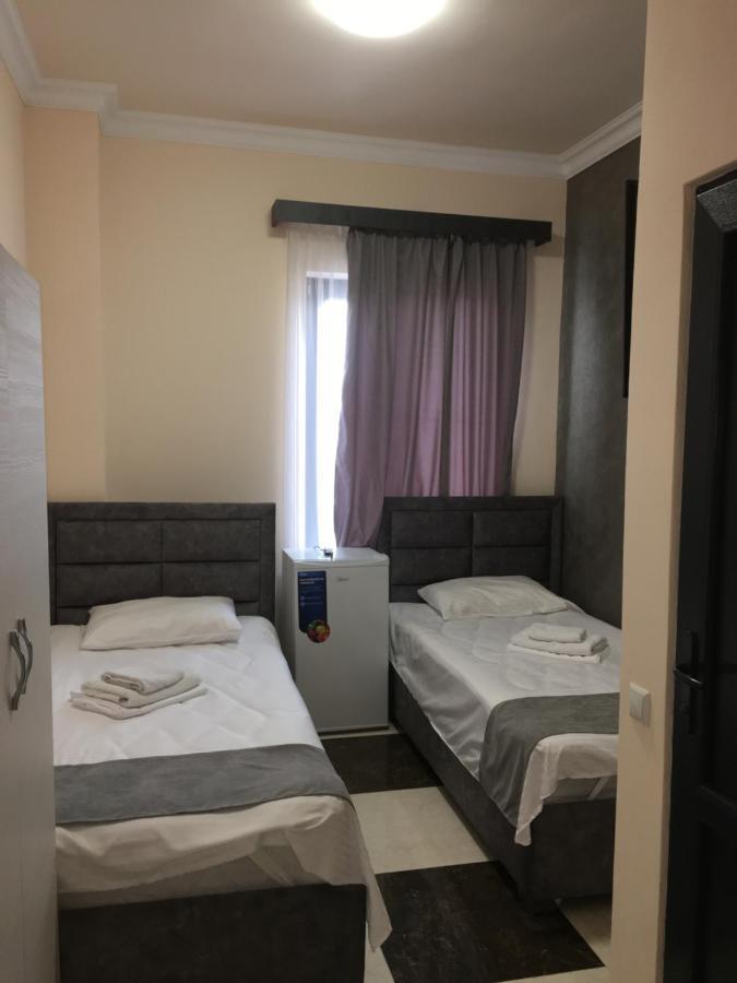 Rp Hotel Erevan Esterno foto