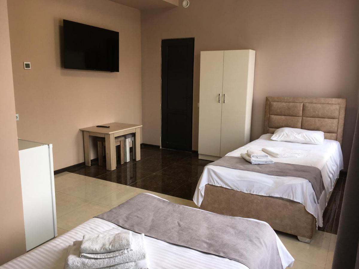 Rp Hotel Erevan Esterno foto