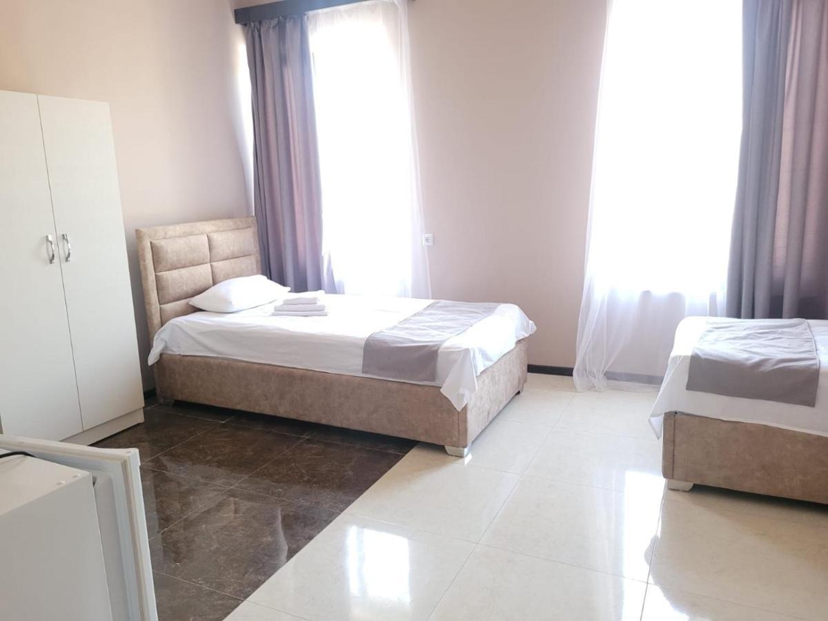 Rp Hotel Erevan Esterno foto