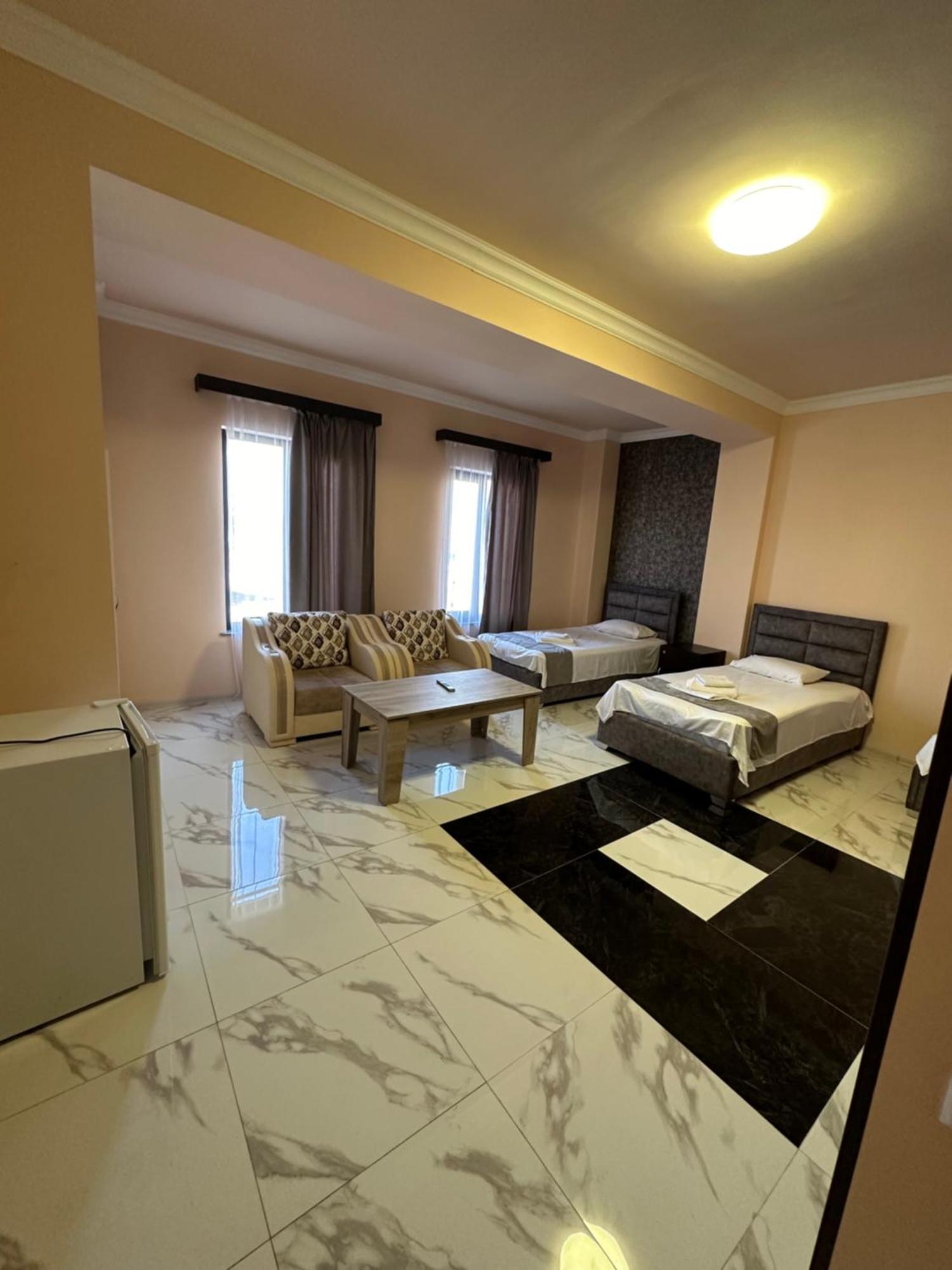 Rp Hotel Erevan Esterno foto
